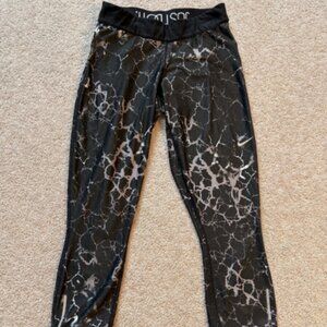 Nike Dri-Fit Grey Black Capri Leggings Small